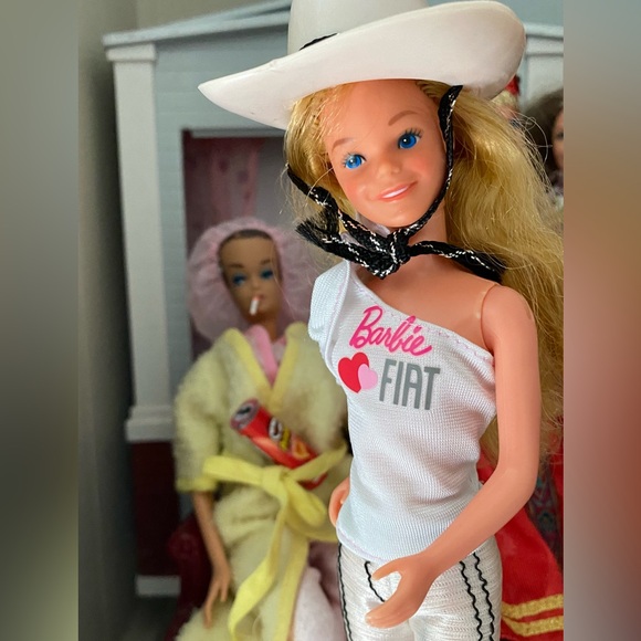 LIKE ❤️ this post to be notified of upcoming Posh Shows at The Barbie Ranch - Picture 12 of 16